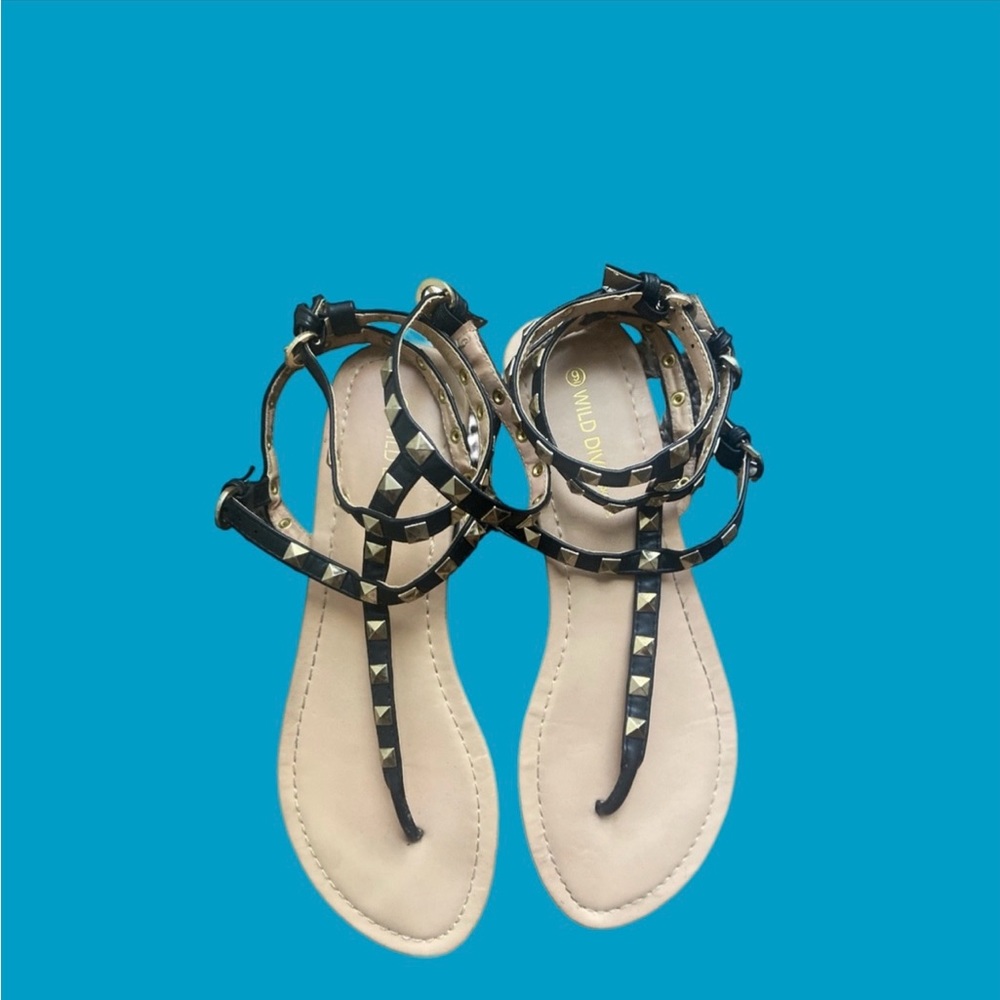 Wild Diva Lounge Sandals - Size 9